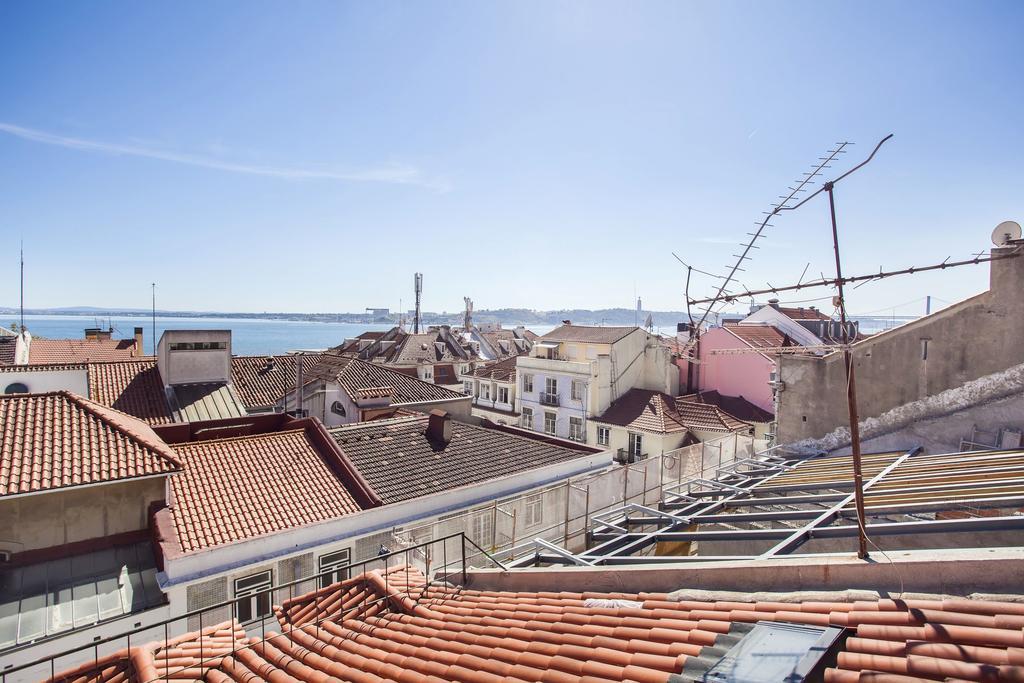 Lovelystay - Cais Apartment River View Lisbona Esterno foto