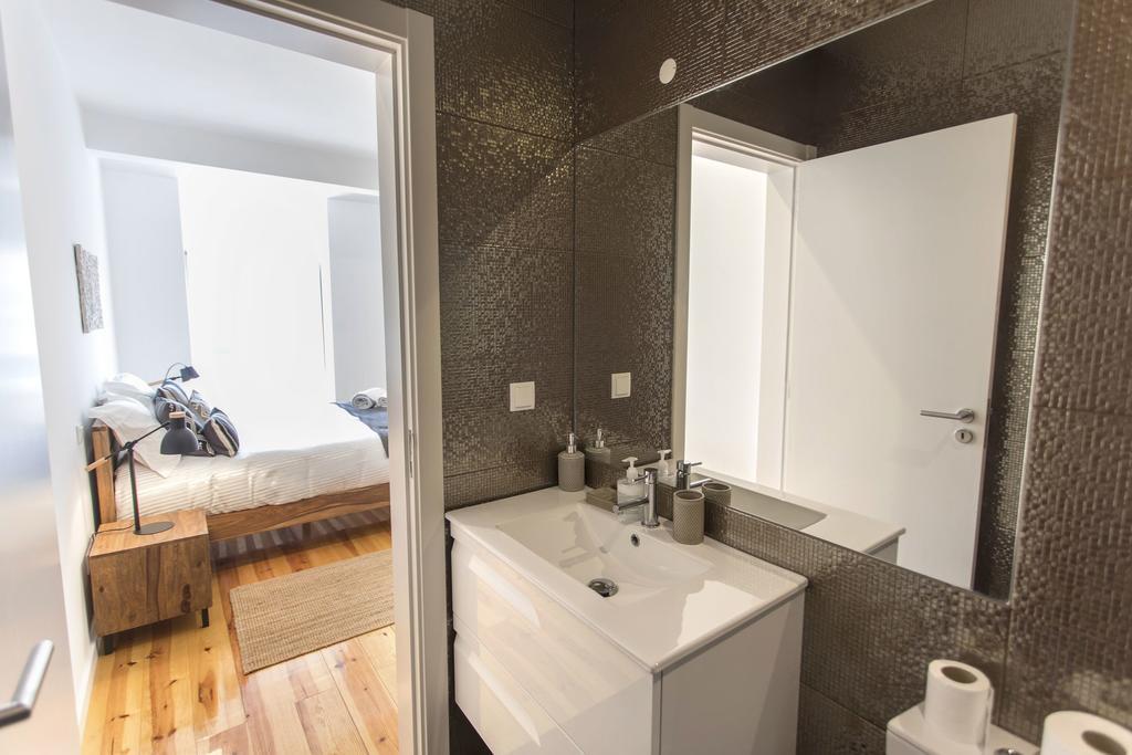Lovelystay - Cais Apartment River View Lisbona Esterno foto
