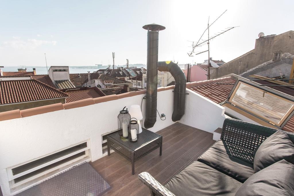 Lovelystay - Cais Apartment River View Lisbona Esterno foto