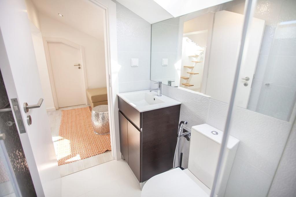 Lovelystay - Cais Apartment River View Lisbona Esterno foto