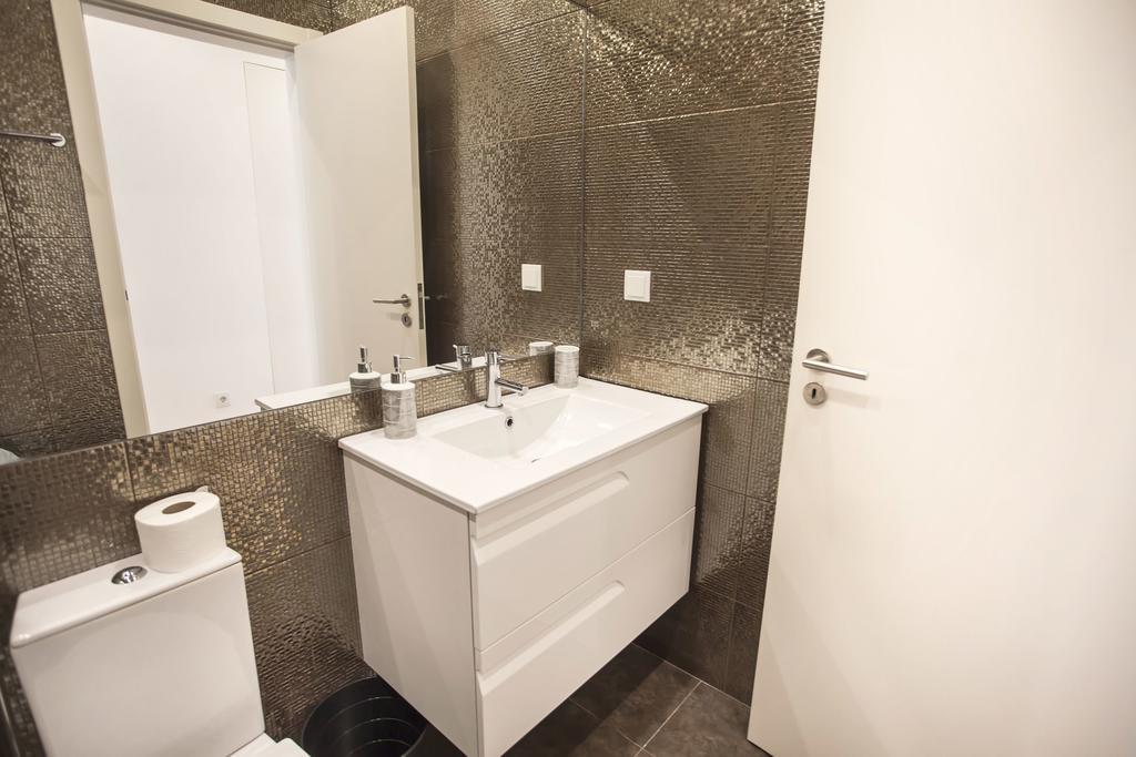 Lovelystay - Cais Apartment River View Lisbona Esterno foto