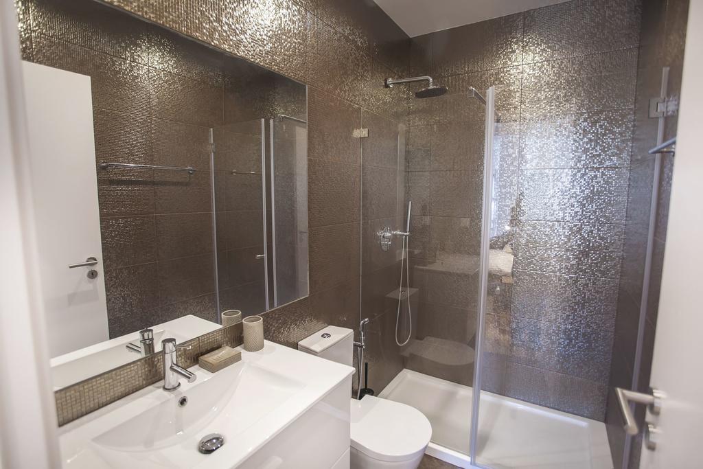 Lovelystay - Cais Apartment River View Lisbona Esterno foto