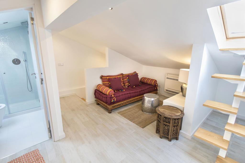 Lovelystay - Cais Apartment River View Lisbona Esterno foto